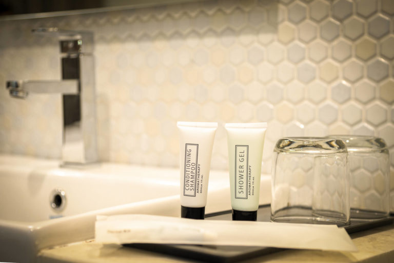 Bathroom | Avenue J Hotels